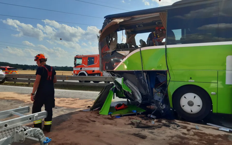 Sražené autobusy u Brna vezly cizince z 25 zemí. Češi v nich nebyli