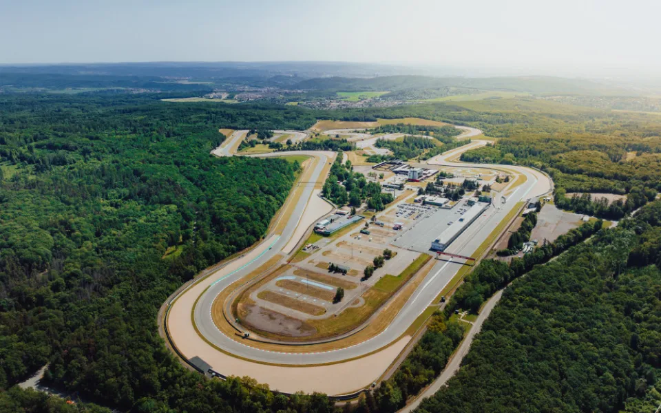 Masarykův okruh má nového pána. Návrat Moto GP je ale ve hvězdách