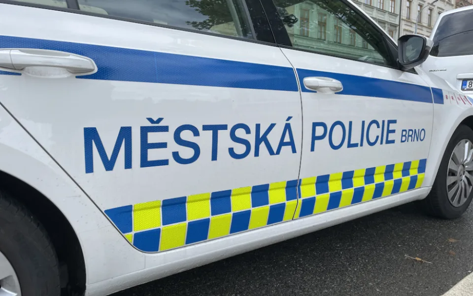 Muž z Brna vytočil servírky i strážníky. Stále opakoval stejnou hlášku