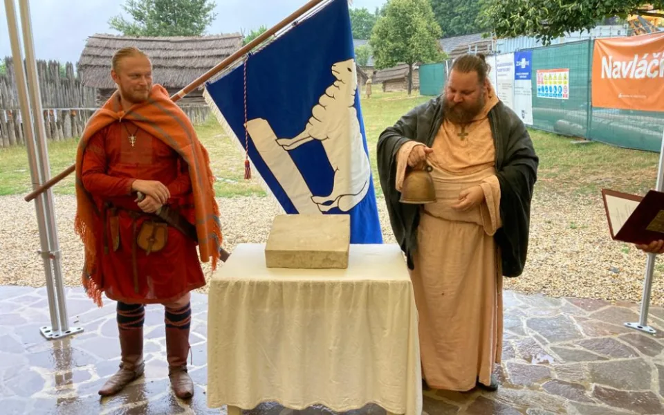 V Archeoskanzenu v Modré položili základní kámen nově vznikající Klenostnici Velké Moravy.