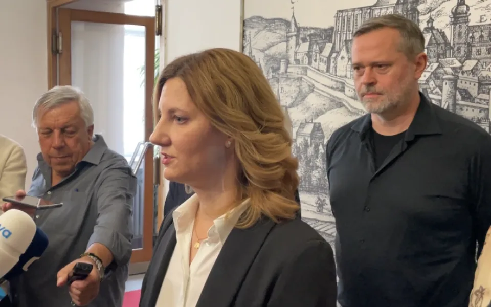 Markéta Vaňková a v zádech její náměstek Robert Kerndl