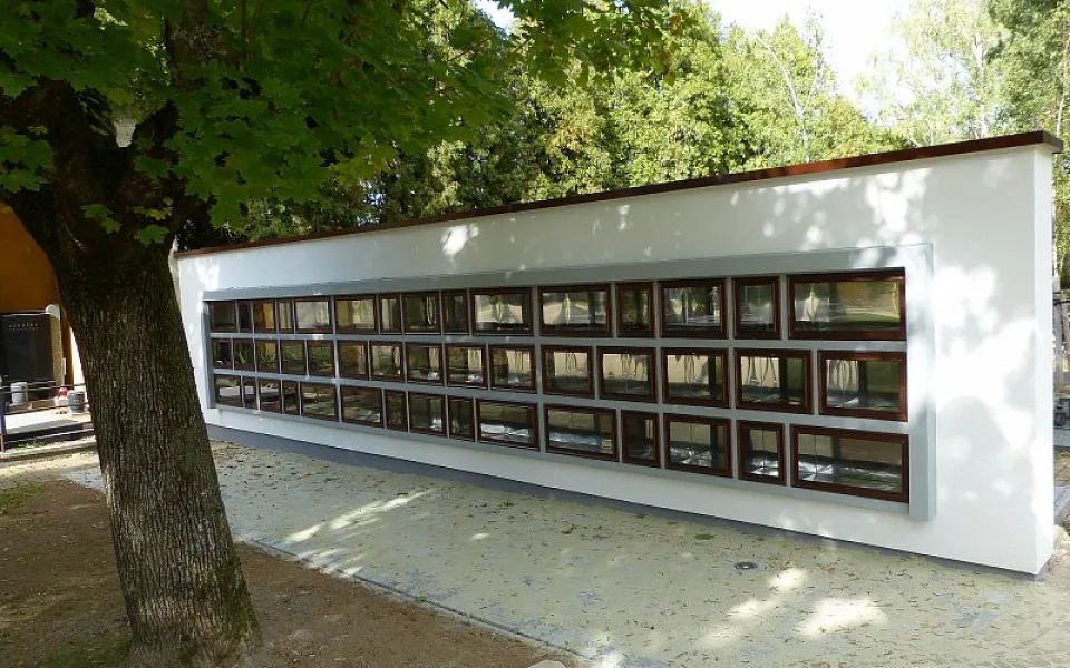 Hřbitovu v Blansku nestačí kapacita. Město postaví nové kolumbárium