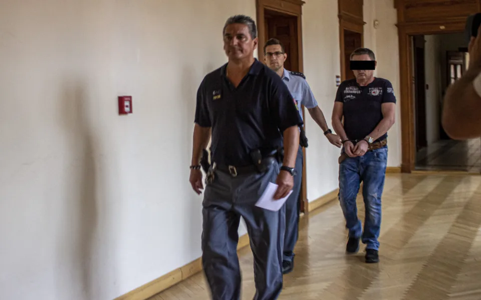 Muž za čtvrtstoletí tyranie manželky vyfasoval čtyři a půl roku vězení. Trest se mu zdál přísný