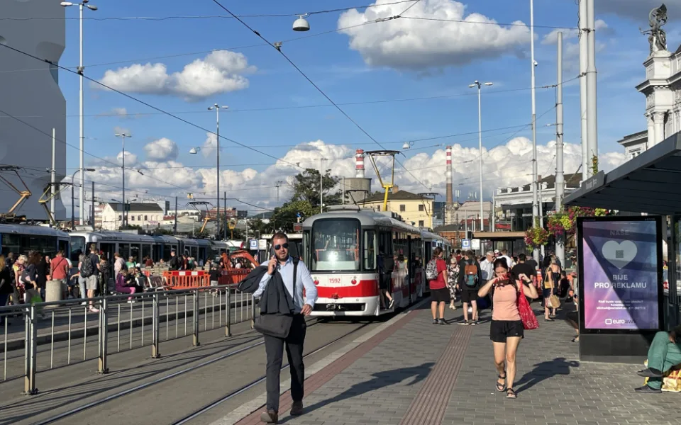 Matka si prožila v Brně noční můru. Dítě jí uteklo a toulalo se na nádraží 