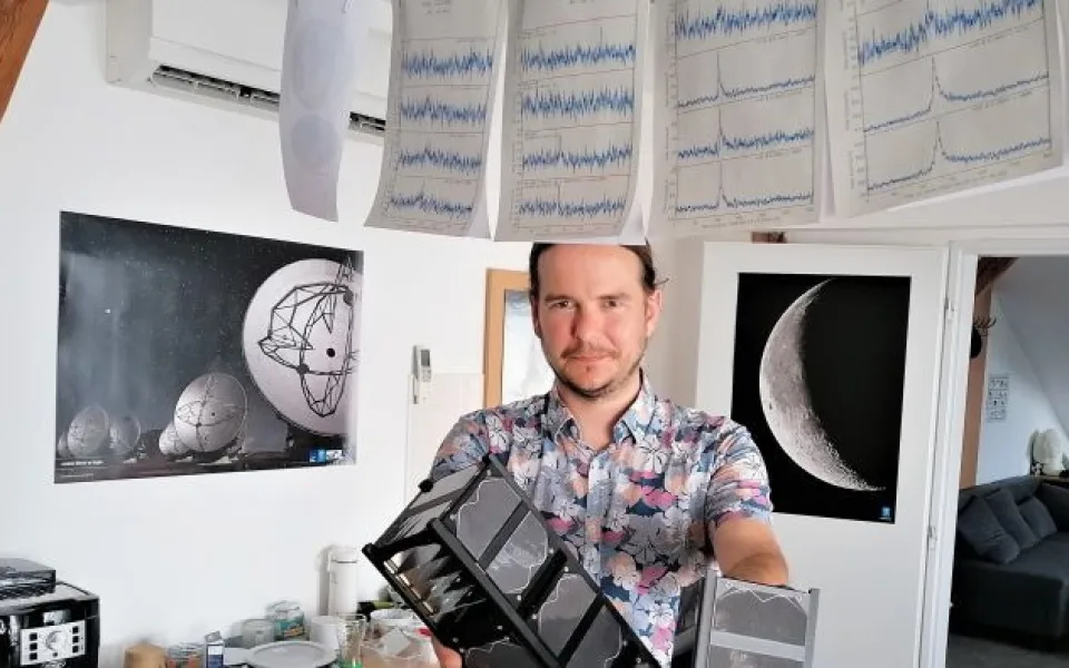 Norbert Werner s modely nanosatelitů, které již ve vesmíru snímají hvězdné gama záření.