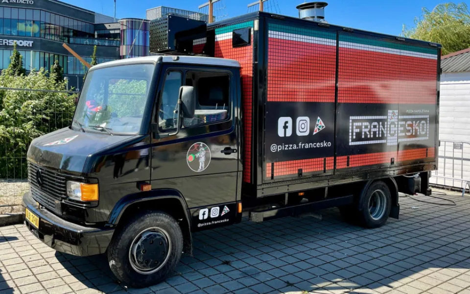Frančesko food truck, jediná neapolská pizza pec na kolečkách v Česku