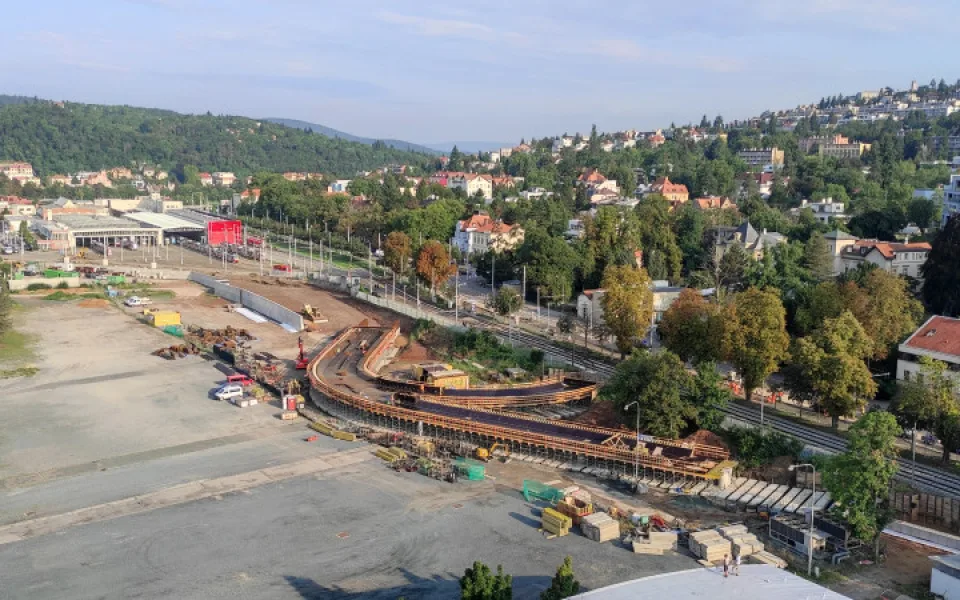 Brno sledovalo betonáž mostu v Pisárkách. Beton by vystačil na tři fotbalová hřiště