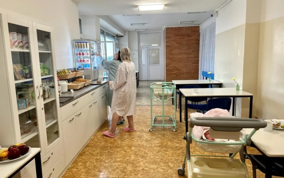 Maminky si ve znojemské nemocnici zdravě zamlsají. Chodí do bufetu bez vlašáku a indiánků
