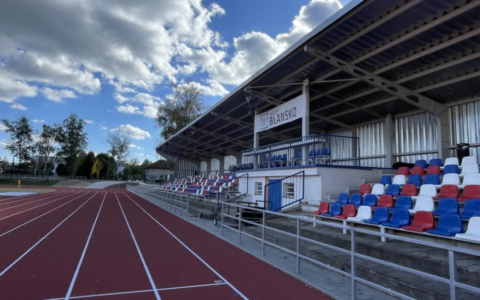Blansko se rozšouplo. Máme nejmodernější atletický stadion na sever od Brna, míní