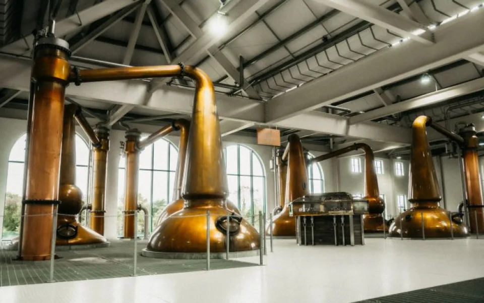 Nejstarší pub v Evropě, strašidelný hrad a hlavní město irské whiskey. To vše je Tullamore