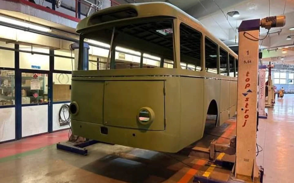V Brně zachraňují retro trolejbus. Historický vůz málem skončil ve šrotu na Ukrajině