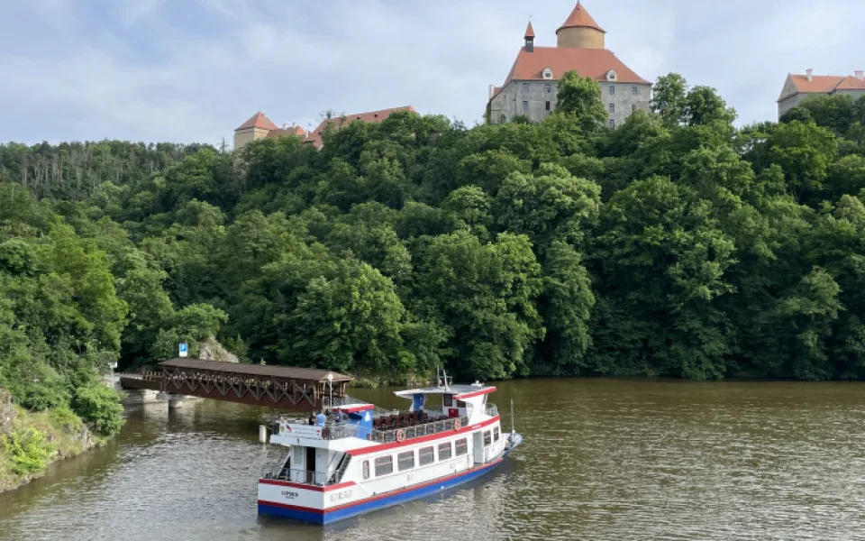 Na Brněnskou přehradu vyplují poslední lodě. K rekordnímu zájmu pomohlo teplé září