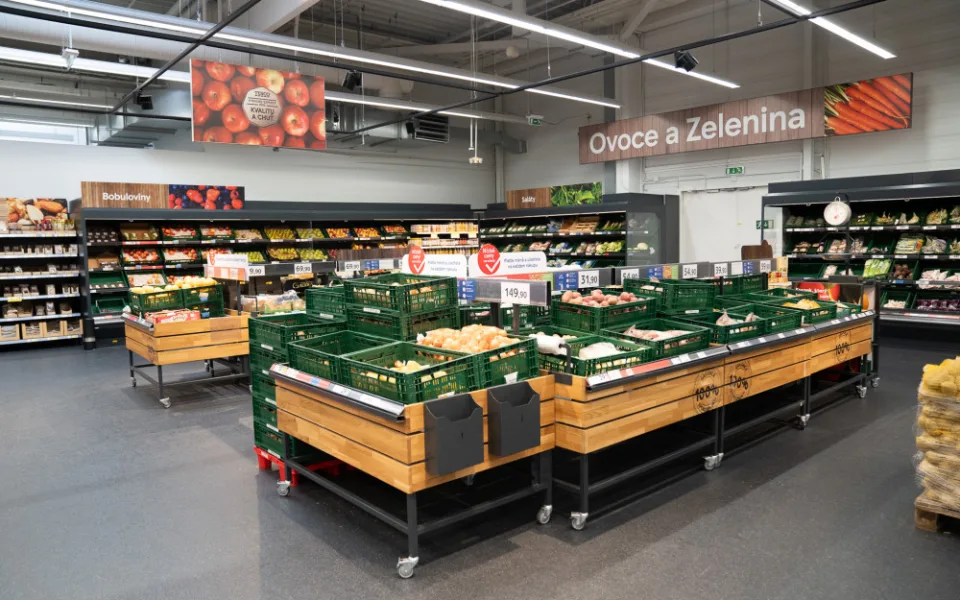 Zákazníci Tesco nově nakoupí ve zmodernizovaných prodejnách v Uherském Brodě a Uherském Hradišti