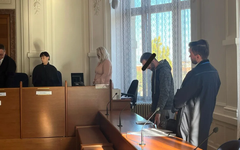 Muž z Brna napadl své syny paličkou na maso. Soud ho poslal na osm let za mříže