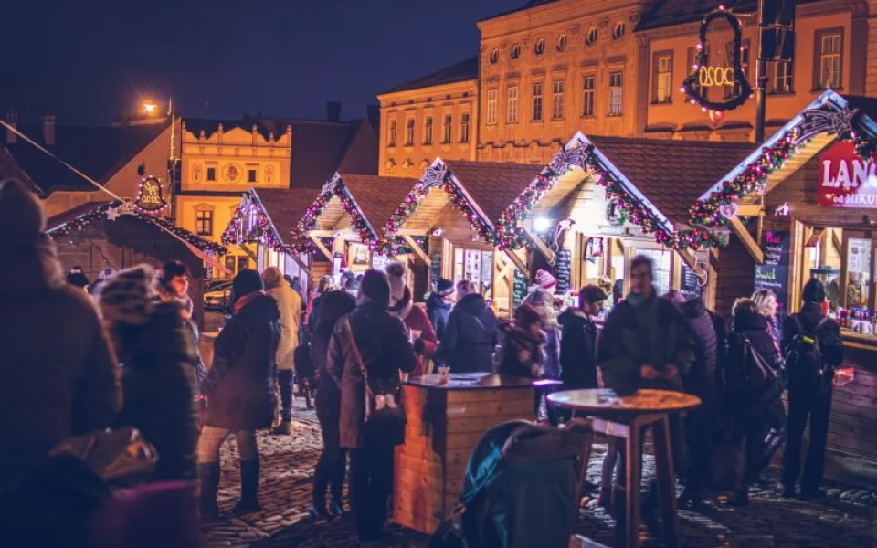 Znojmo se šňoří do vánočního. Advent zpestří ruské kolo, rakouští čerti i zabíjačka