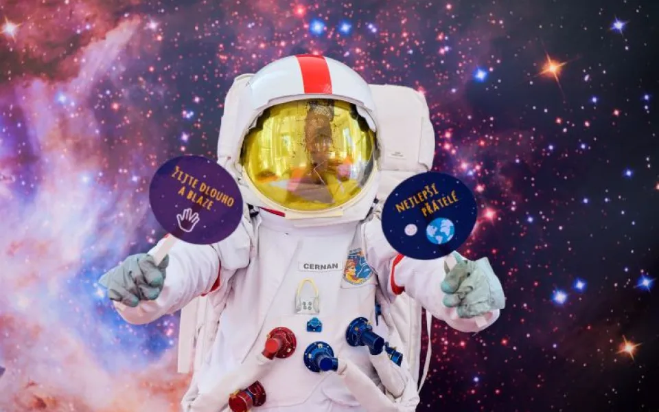 Pojďte s dětmi na brněnskou hvězdárnu hledat oříškovou planetu