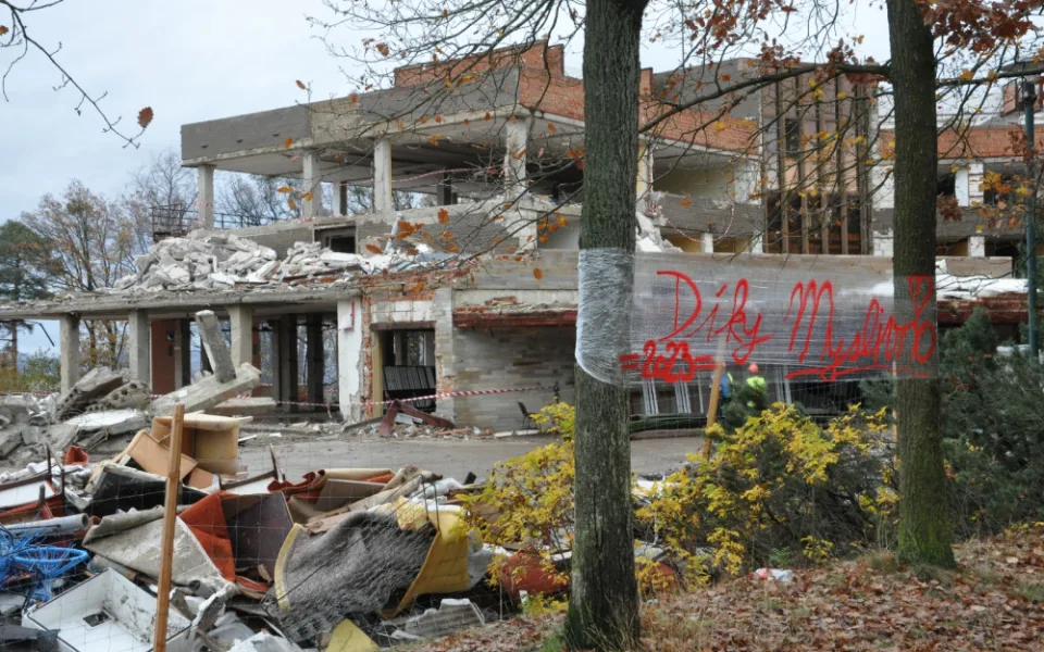 V Brně bourají oblíbený hotel, ve kterém skotačil i Karel Gott. Vyrostou místo něj moderní apartmány