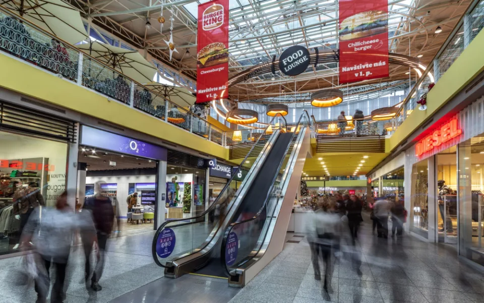 Olympia Brno jde vstříc zákazníkům. Modernizovala jídelní zónu i přístup k ní