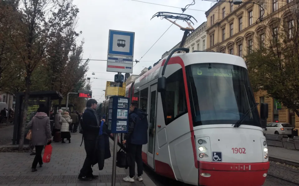 Z Brna zmizí bariéry pro nevidomé, aby se nezranili při cestování