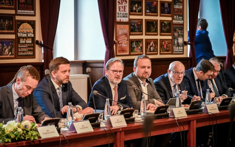 Disidenti dostanou průměrný důchod, svolila vláda