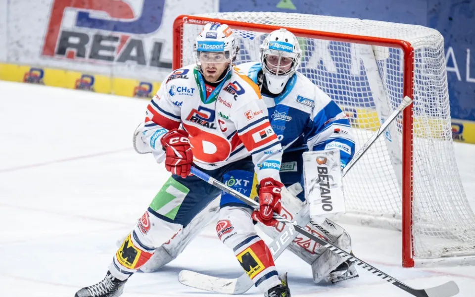 Kometa zvítězila na ledě favorizovaných Pardubic 4:3 po prodloužení