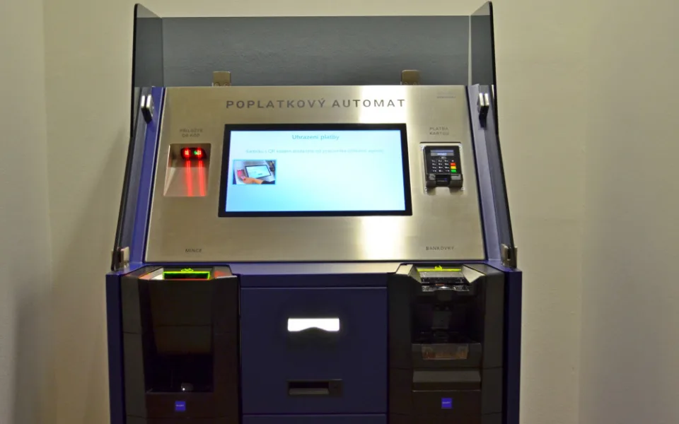 Ve Vyškově zkrátí fortny na úřadě. Poplatky za psa nebo odpad lidé zaplatí v automatu
