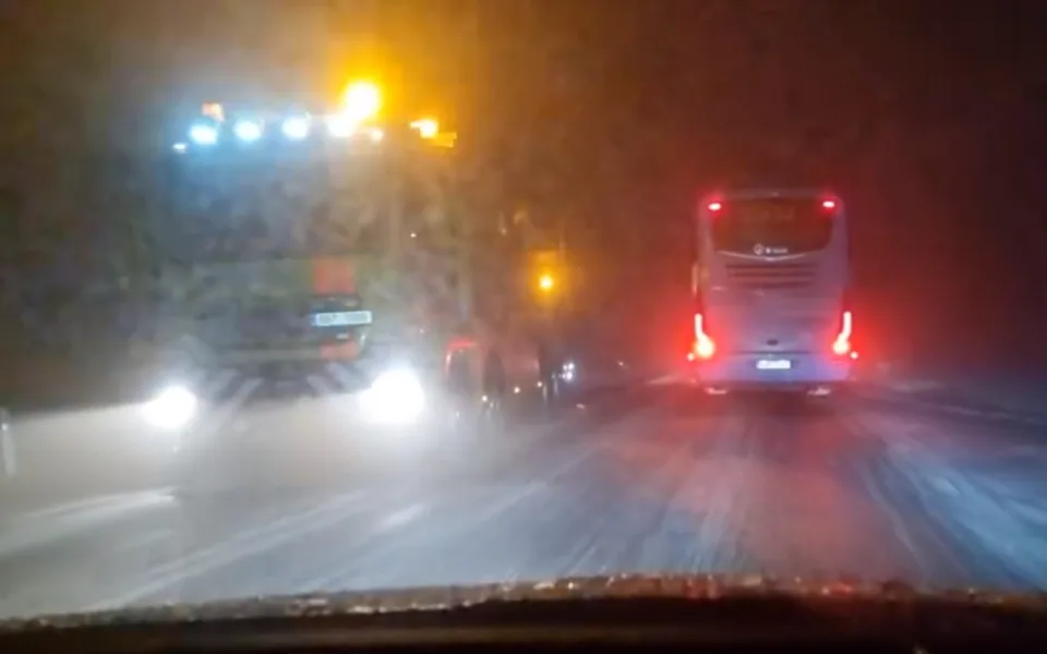 Situace s ledovkou se lepší, policie přesto řešila během noci několik nehod