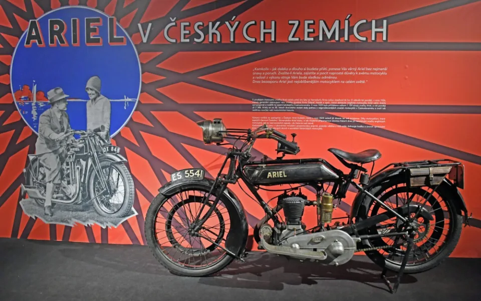 Výstava se 44 motocykly Ariel je raritou nejen v Česku, ale i na celém světě. A koná se zrovna v Brně