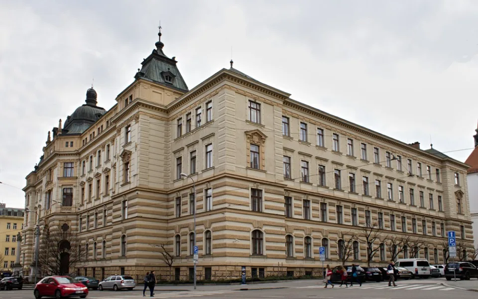 Brněnský soud vysvětloval, proč dal muži podmínku za dvouleté opakované znásilňování dcery