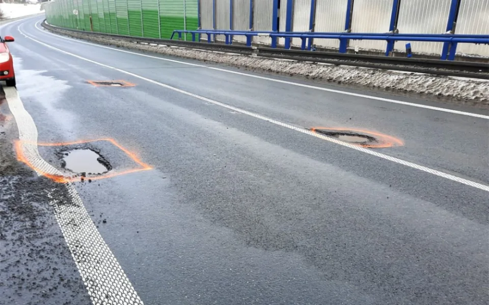 Jihomoravští silničáři opraví cesty poničené mrazem. Zatím jen provizorně