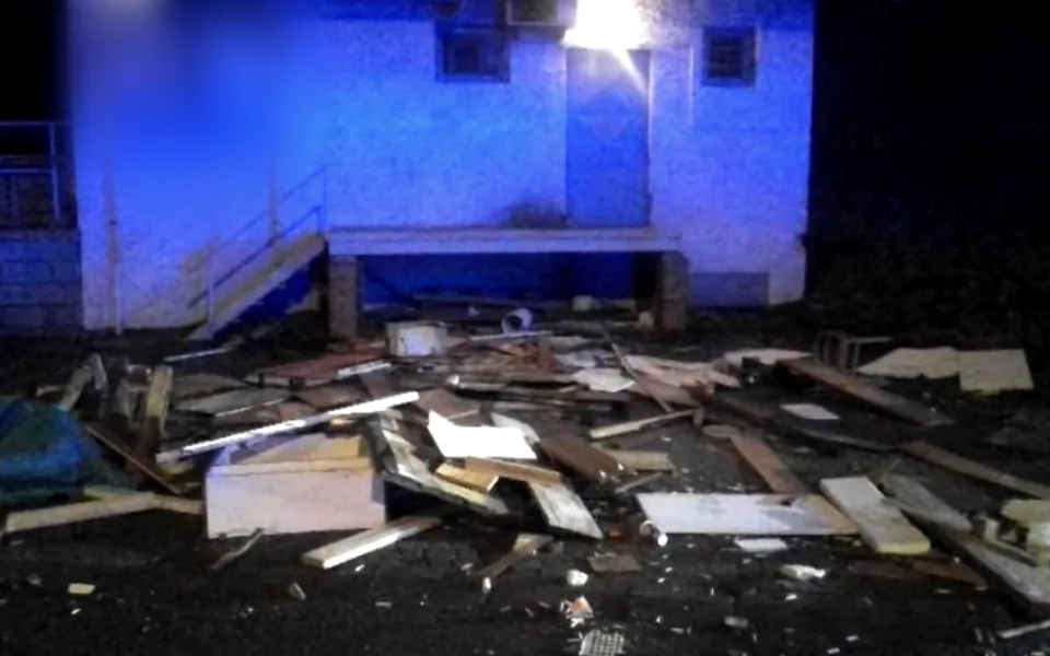 Žena demolovala posezení brněnské vinotéky. Vysvětlovala, že se tak brání před satanem a upíry