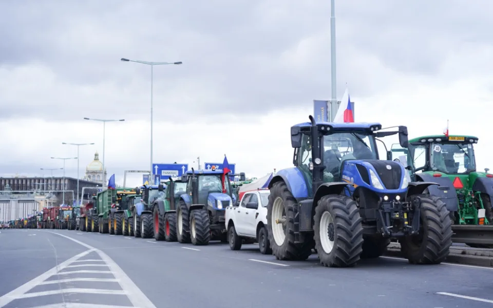 Zemědělci z jihu Moravy chystají ve čtvrtek protesty na hranicích. Projedou i Brnem