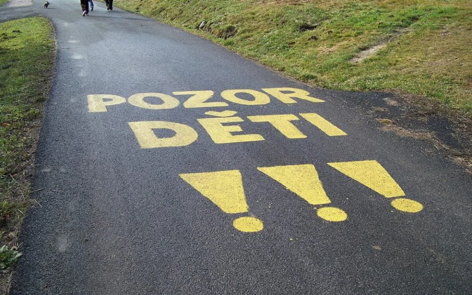 K bezpečnější cestě dětí do škol přispěje v Boskovicích nová dopravní