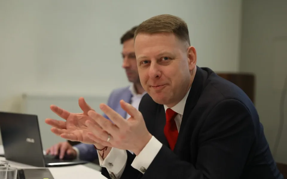 KOMENTÁŘ: Nenažraní agrobaroni mlaskají čím dál hlasitěji
