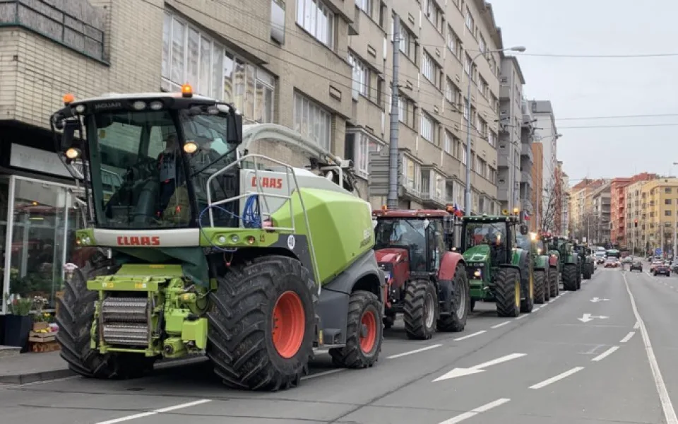 size3-17085956415119-60-video-jihomoravsti-zemedelci-se-pridali-k-protestum-projeli-brnem-a-zamirili-na-hranice