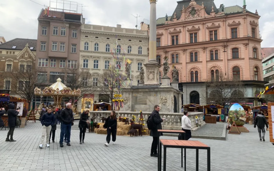 Žena z Brna si vyrazila na velikonoční trhy. Opila se a ohrožovala lidi vycházkovou holí s kovovým bodcem