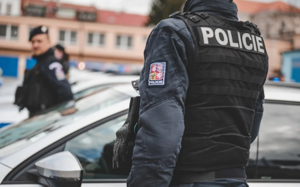 Muž z Brna se zranil při útěku z psychiatrické kliniky. Strážníkům tvrdil, že byl napaden a jde mu o život