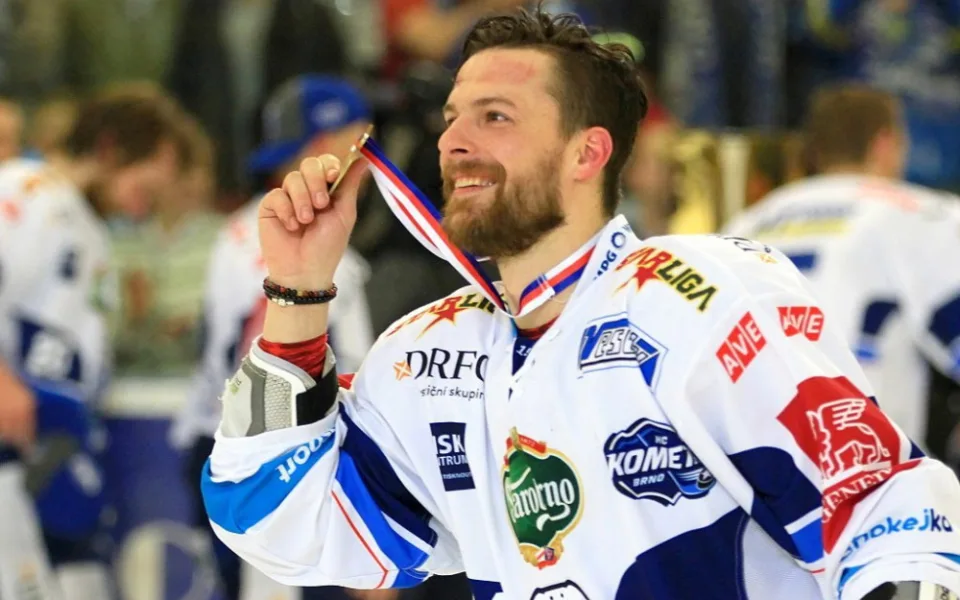 Do Brna se po roce v Českých Budějovicích vrací hokejový obránce Michal Gulaši