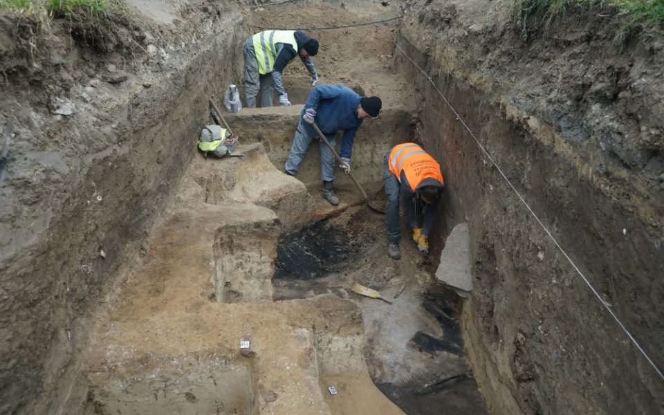 Archeologové zjišťují, jak vypadalo předměstí Brna v 11. století. Při vykopávkách našli i obytný dům