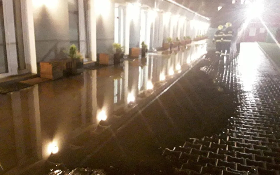 Vydatný déšť v Brně zaměstnal hasiče. Zasahovali u zatopených sklepů a silnic