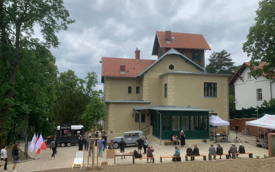 Brňané poprvé nahlédli do nové zahrady Arnoldovy vily. Pohltila je atmosféra první republiky