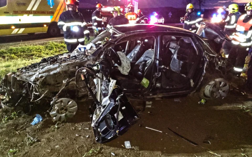 Jihomoravští hasiči v sobotu zasahovali u deseti nehod. Z příkopu vyprošťovali motorkáře po střetu s dodávkou