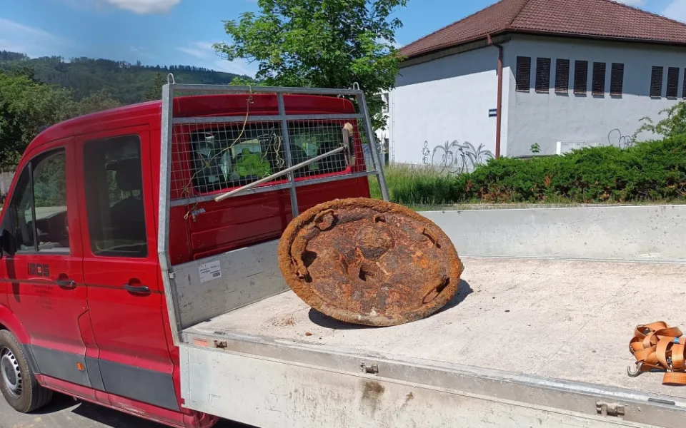 Dělníci v Blansku vykopali kus druhoválečného minometu. Při rekonstrukci vodovodu ho vytáhl bagr