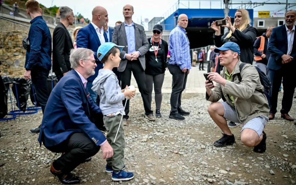 Na den otevřených dveří na stavbě na Žabovřeské dorazily stovky lidí včetně premiéra Fialy