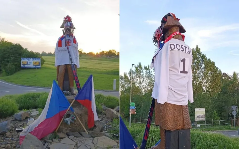 V Bedřichovicích udělali sochu brankáři Dostálovi. Převlékli za něj Napoleona