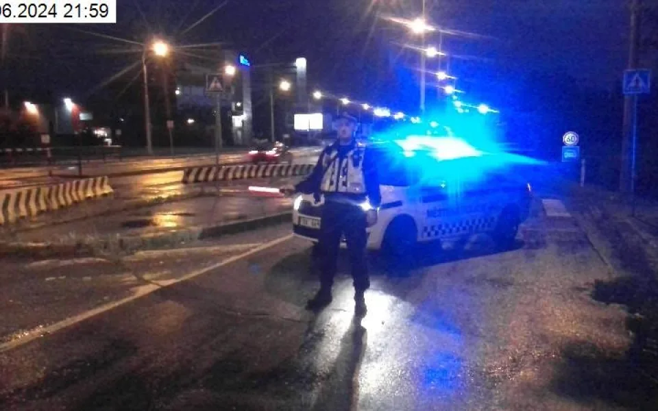 Brněnští strážníci napravovali škody způsobené prudkými bouřkami. Odčerpávali vodu ze silnic a řezali vyvrácené kmeny