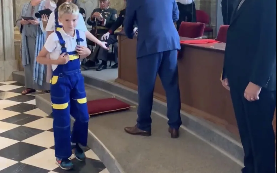 VIDEO: Mladí kominíci, čalouníci a plynaři v Brně slavili. Z učňů jsou tovaryši