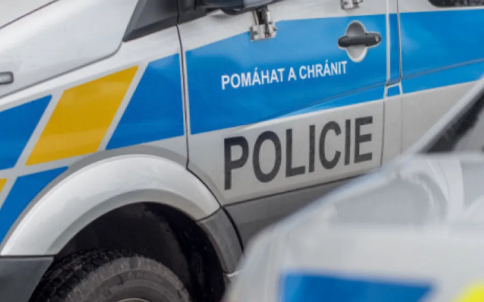 size3-17168311186935-60-size3-17102316063156-60-zena-z-brnenska-spolykala-velke-mnozstvi-prasku-a-zmizela-policiste-ji-vypat