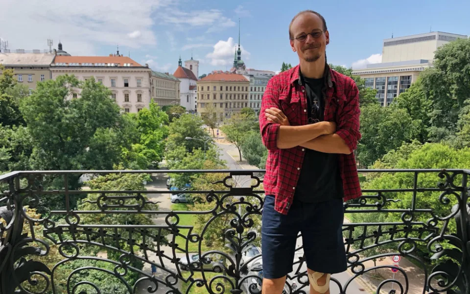Dostali jsme z ulice už třináct lidí, popisuje Adam Fialík. Brněnský projekt cílí na zajištění bytů pro bezdomovce