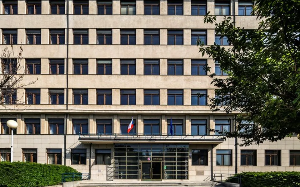 Podmínka za opakované znásilňování nevlastní dcery byla nepřiměřeně mírná, rozhodl Nejvyšší soud